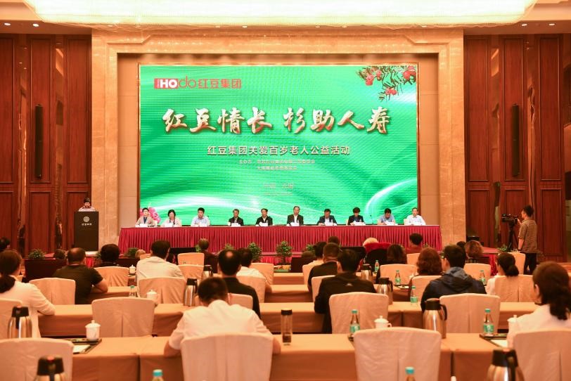 關(guān)愛百歲老人581 關(guān)愛百歲老人581