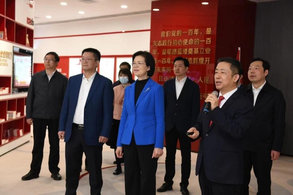 江蘇省委常委、組織部部長(zhǎng)沈瑩調(diào)研紅豆1